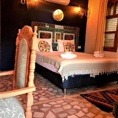 Smyrna Uzuncarsi Homestay *